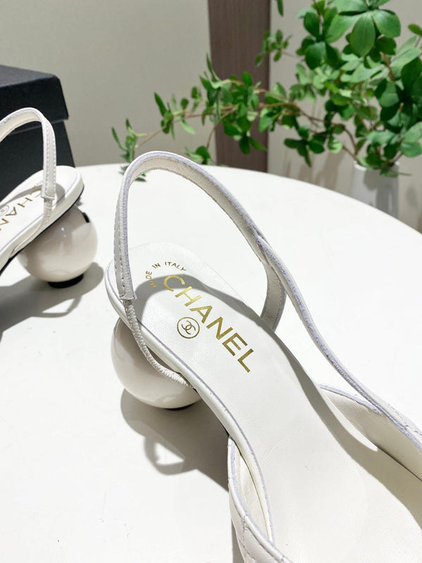 CC 26P Slingback Pearl-Shaped Heel 7cm White Black Quited Leather 767267