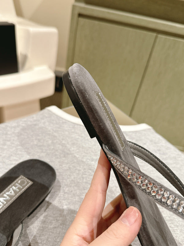 CC 25ss Rhinestone Thong Sandal Black Mix Grey Velvet 461635