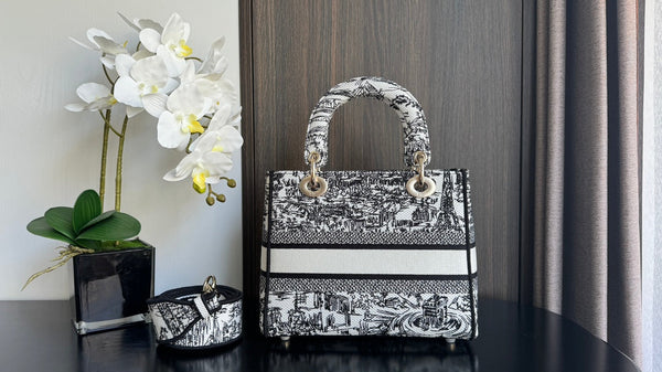 medium lady 24 black white embroidery