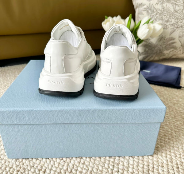 PRA THICK SOLE SNEAKER WHITE AND BLACK LOGO CALFSKIN