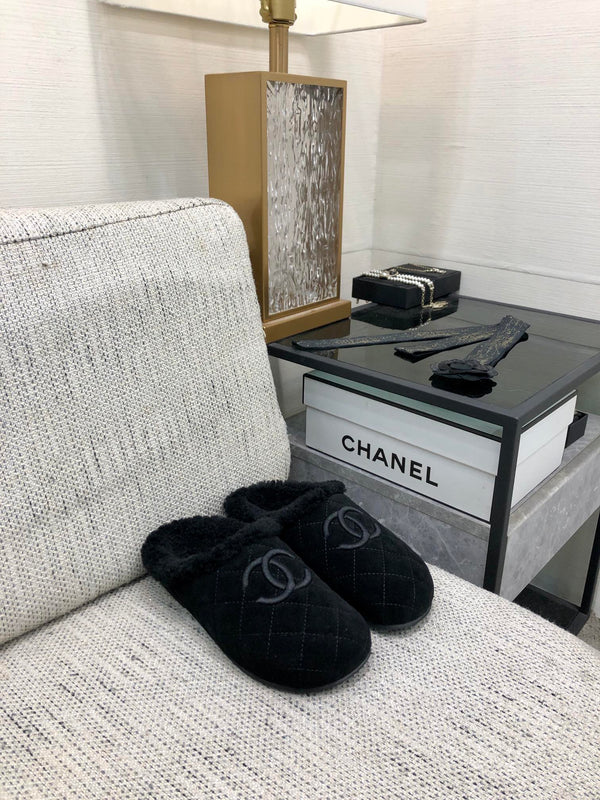 CC 26s Mules Black Quilted Suede Shearling 970153