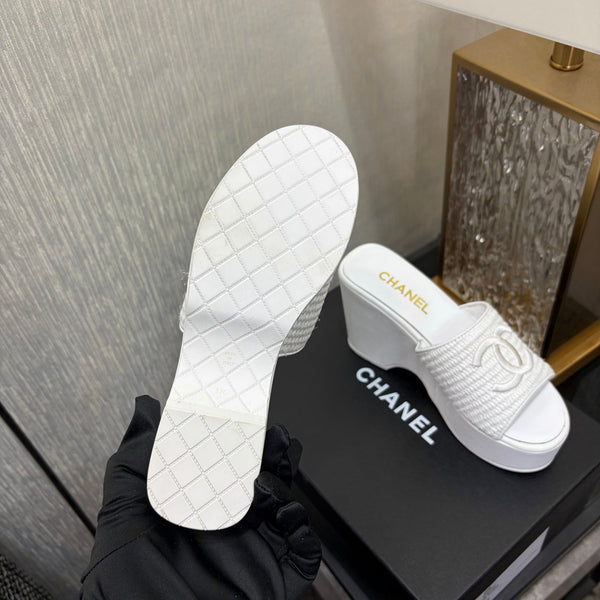 CC 26s Platform Slide White Raffia Sheepskin 688698
