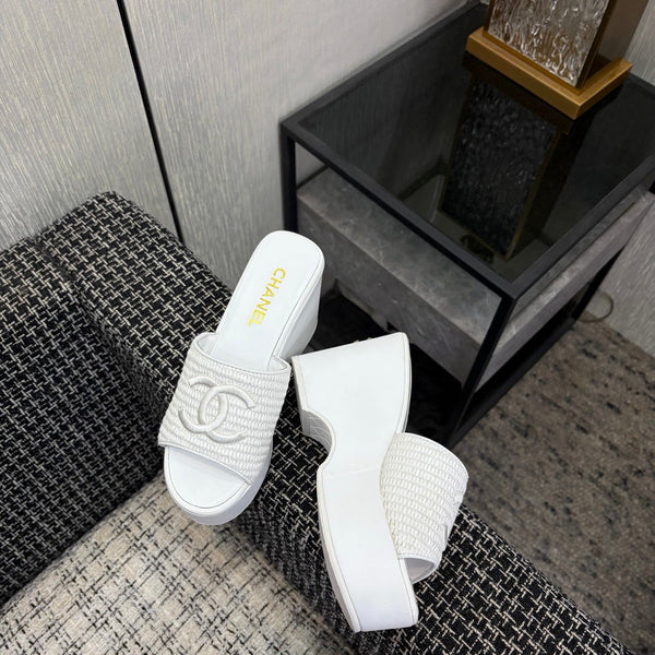 CC 26s Platform Slide White Raffia Sheepskin 688698