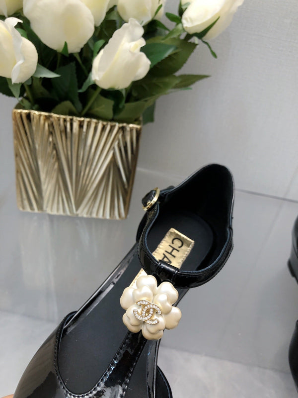 CAMELLIA CAP JANE SANDALS IN BLACK LAMBSKIN