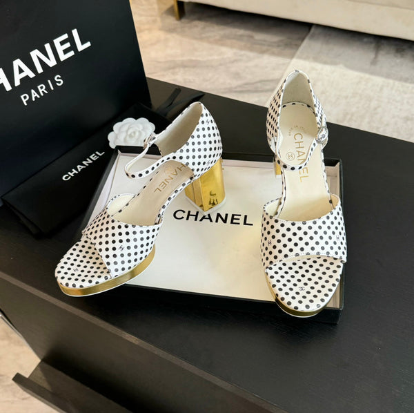 Platform Peep-Toe Sandals White/Black Caro Lambskin