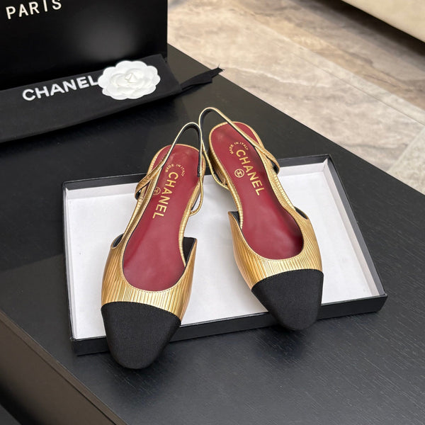 CC 26s Classic Slingback Flat Gold Black Patent Leather 907640