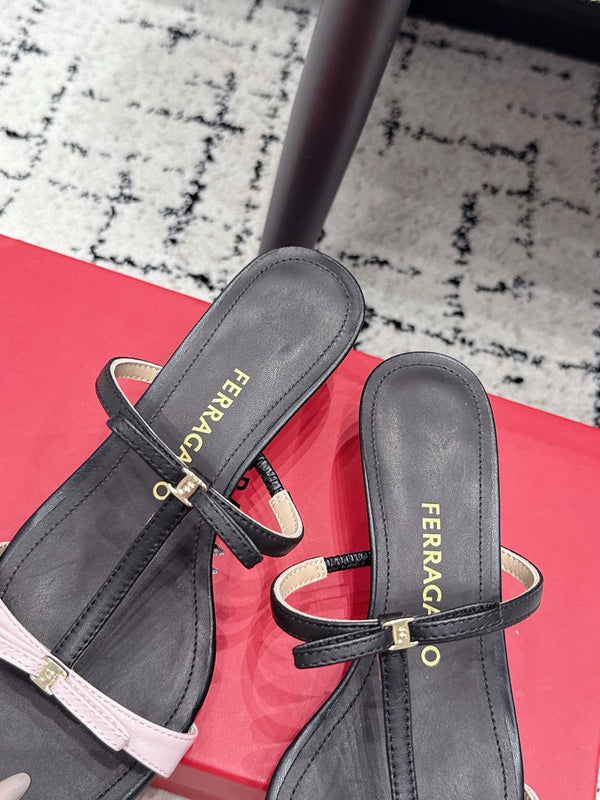 FG 26s T-strap Slippers Black Leather 923516
