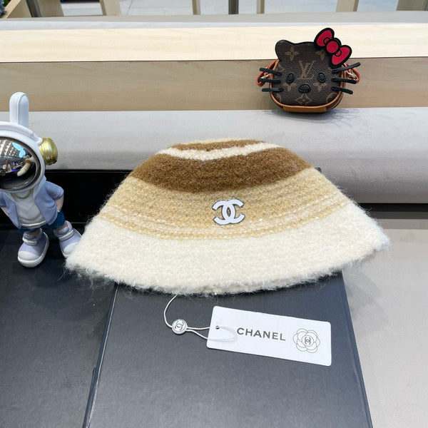 BUCKET HAT IN COLORFUL FLEECE 421130