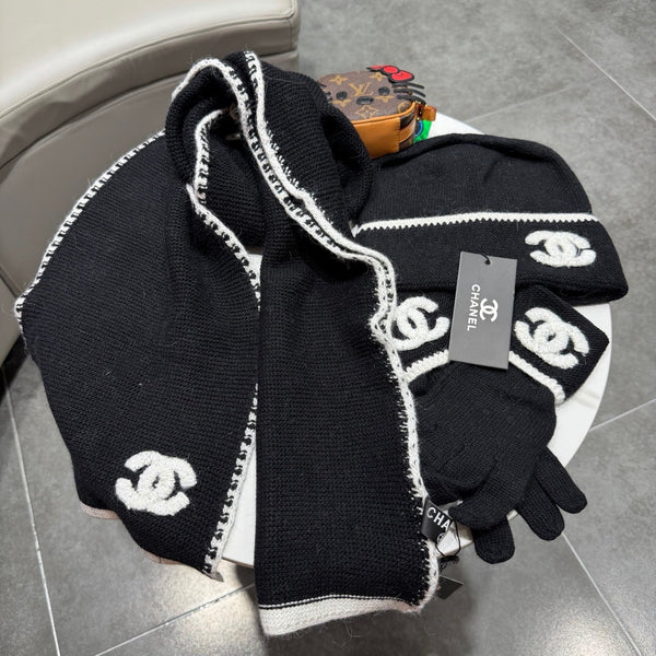 CC Hat Scarf Gloves Set White Black Kni470400