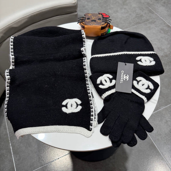 CC Hat Scarf Gloves Set White Black Kni470400