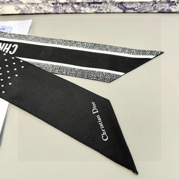 CD 26s Scarf 105cm In Silk 314801