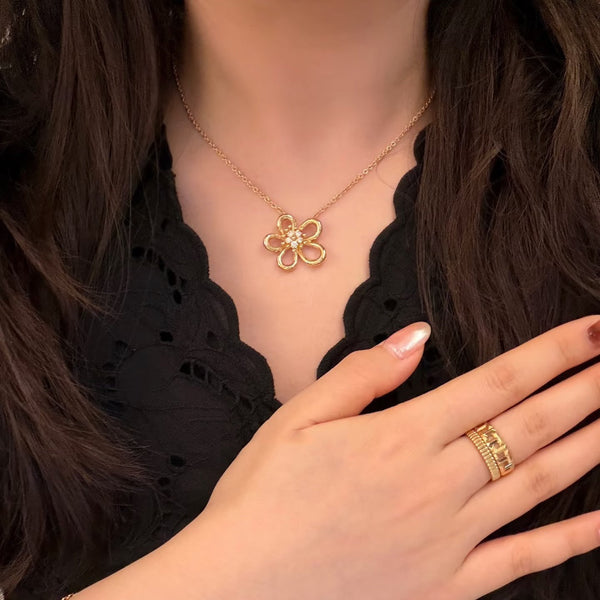 VCA Flower Necklace Pendant 5 Diamond