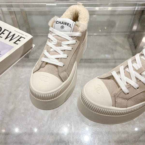 CC Sneaker Light Beige Suede With Wool Lining 944557