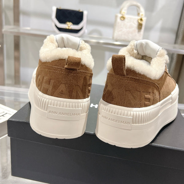 CC Sneaker Honey Brown Suede With Wool Lining 944558