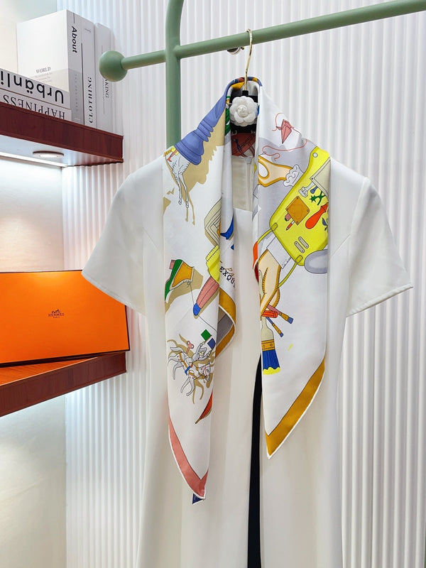 HM 26s Double-sided Scarf 90 White Multicolor Twill Silk 150375