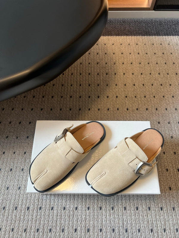 MM Tabi Buckle-Fastening Mules Beige Suede 803623