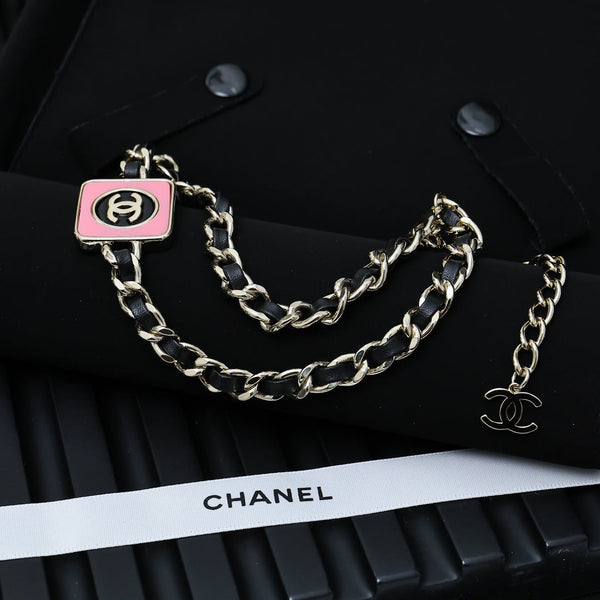 CHAIN CHOKER IN GOLD-PLATED METAL WITH LEATHER THROUGH LINKS