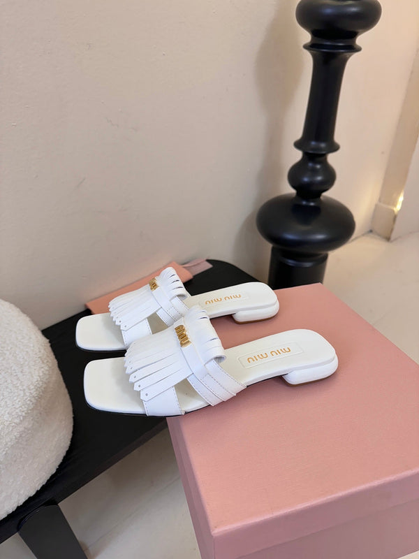 Miu 26s Flat Slippers In White Calfskin