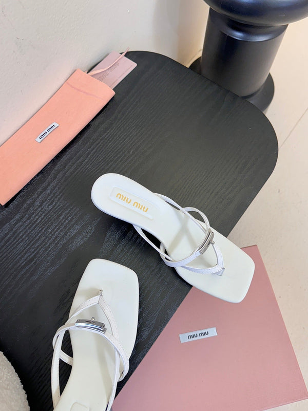 Miu 26s Low-Heel Thong Sandals In White Calfskin