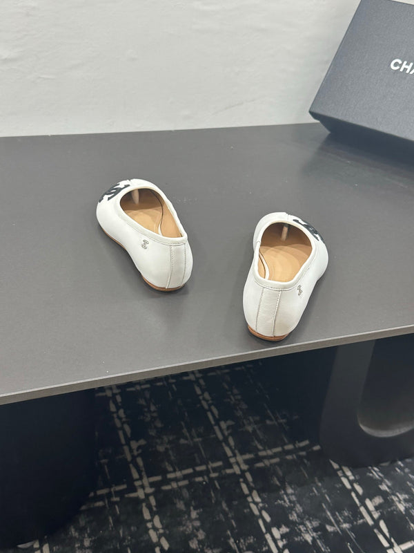 CC 26s Coco Beach Split-Toe Ballet Flats White Lambskin 832537