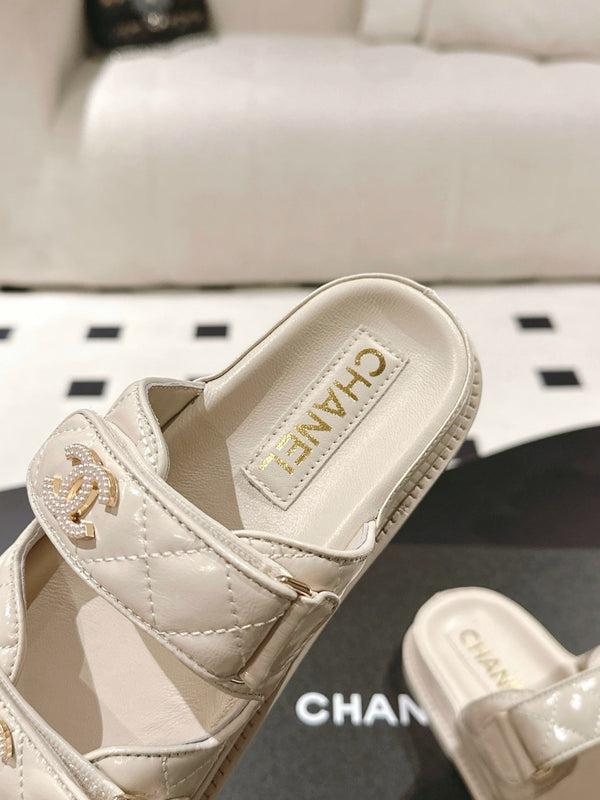 cc 25p logo with pearl mule sandal cream leather 237577
