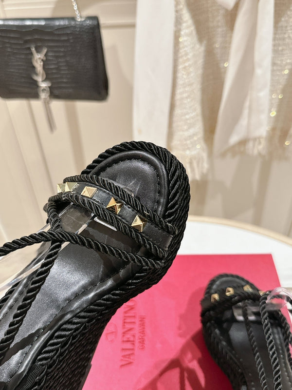 Rockstud Flatform Sandal 10mm In Black Calfskin And Nylon Rope 829393