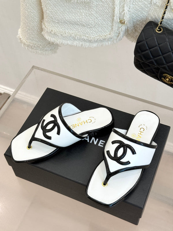 CC 26s Thong Sandal Black White Lambskin Patent Leather 917803