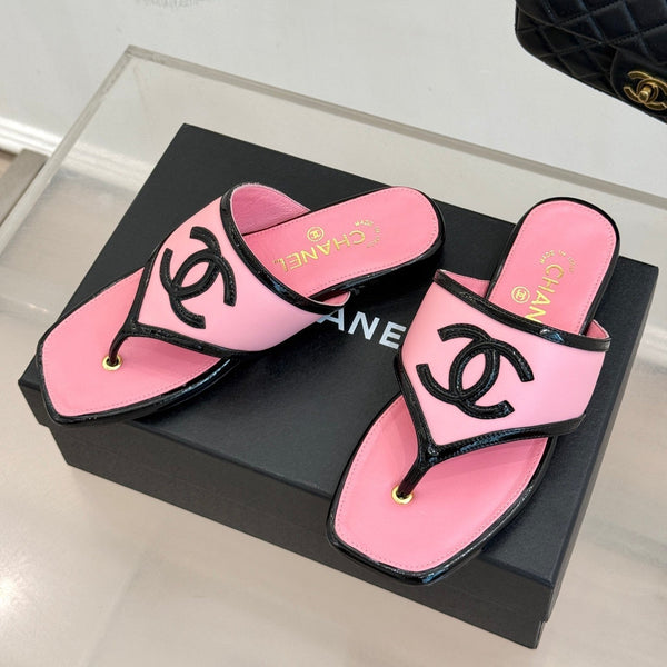 CC 26s Thong Sandal Black Pink Lambskin Patent Leather 917804