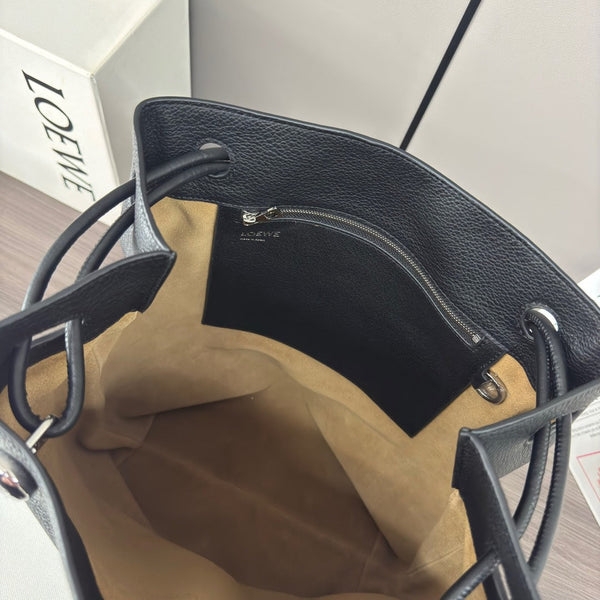 Loewe Pebble Hobo Black Smooth Calfskin