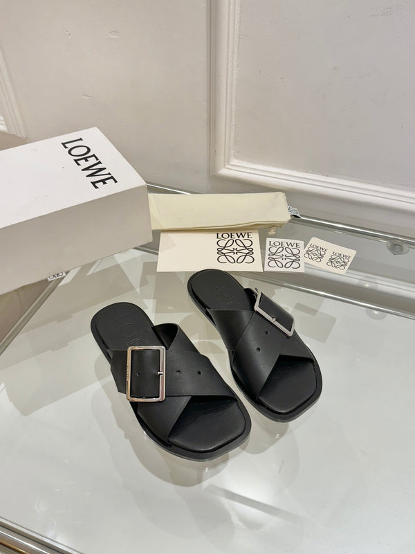 Loew Petal Buckle Slide Black Leather 881316