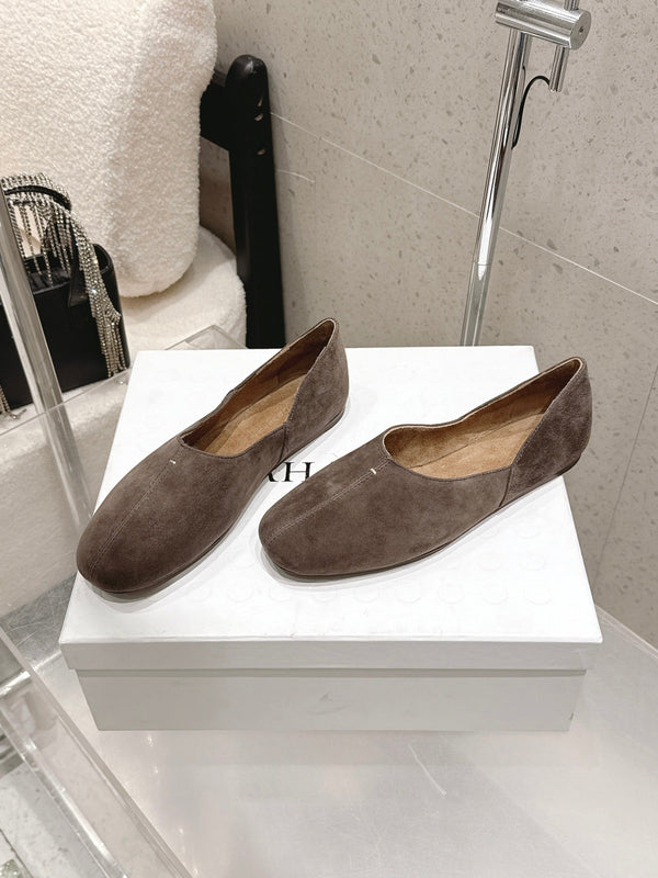 CL 26s Flat Shoes In Toffee Brown Suede