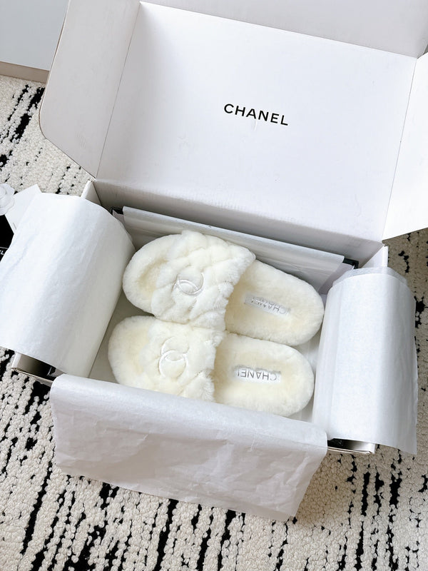 CC 25s Slippers 50mm White Wool 433607