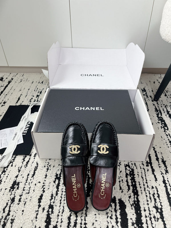 CC 26A Métiers d’art 2026 Mules Black Glossy Sheepskin 900756