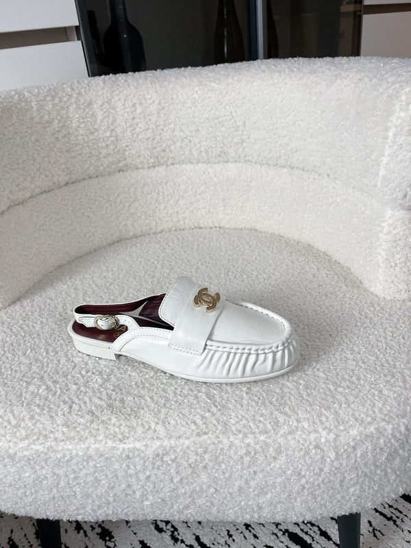 CC 26A Métiers d’art 2026 Slingback White Glossy Sheepskin 900759