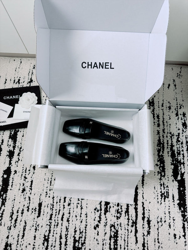 CC AW26 Moccasins Flat Black Shiny Leather 942448