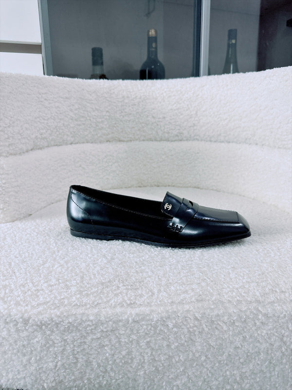 CC AW26 Moccasins Flat Black Shiny Leather 942448