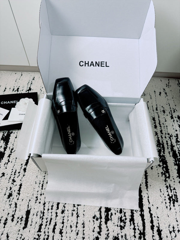 CC AW26 Moccasins Flat Black Shiny Leather 942448