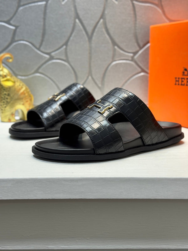 HM Oran H Slippers in Black Cowhide 735232