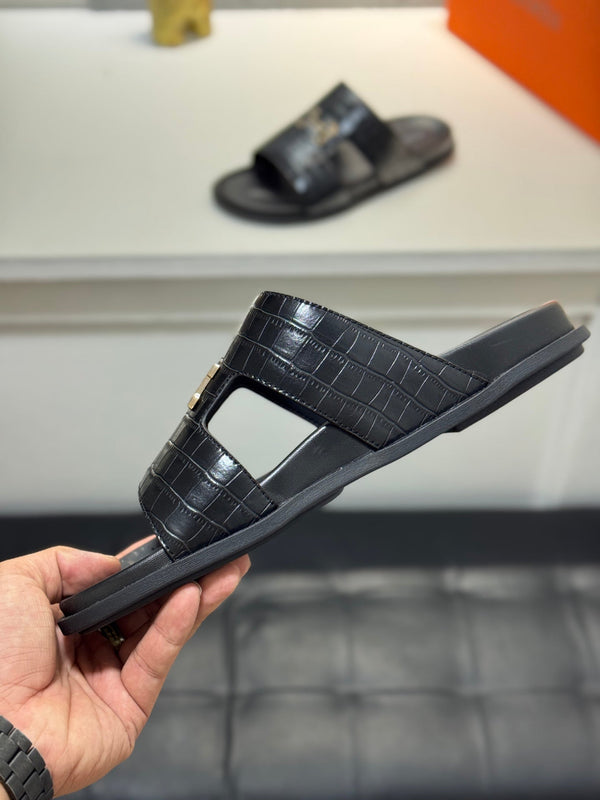 HM Oran H Slippers in Black Cowhide 735232