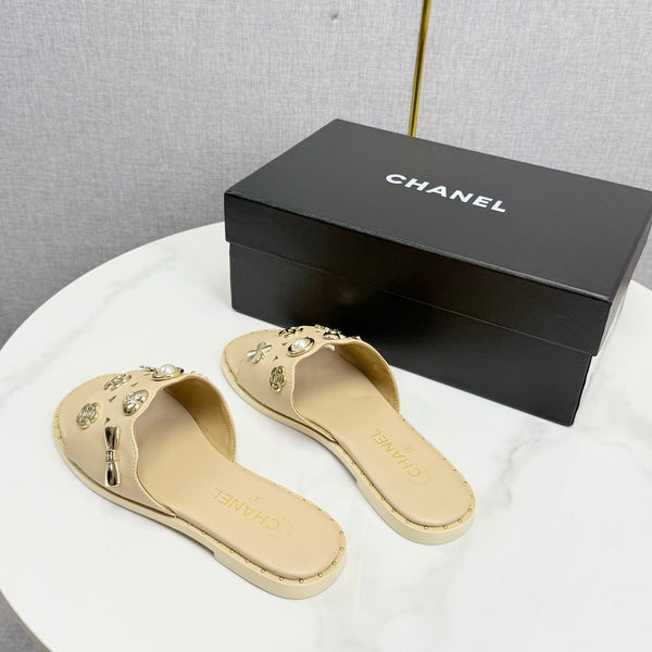 CC 26s Crystal Sandal Beige Sheepskin 639832