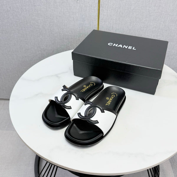 CC 26s Iconic CC Slides White Lambskin