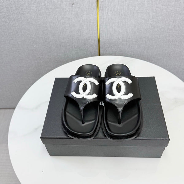 CC 26s CC Thong Slides Black Lambskin
