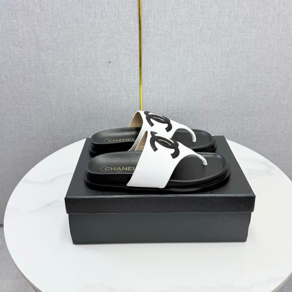 CC 26s CC Thong Slides White Lambskin