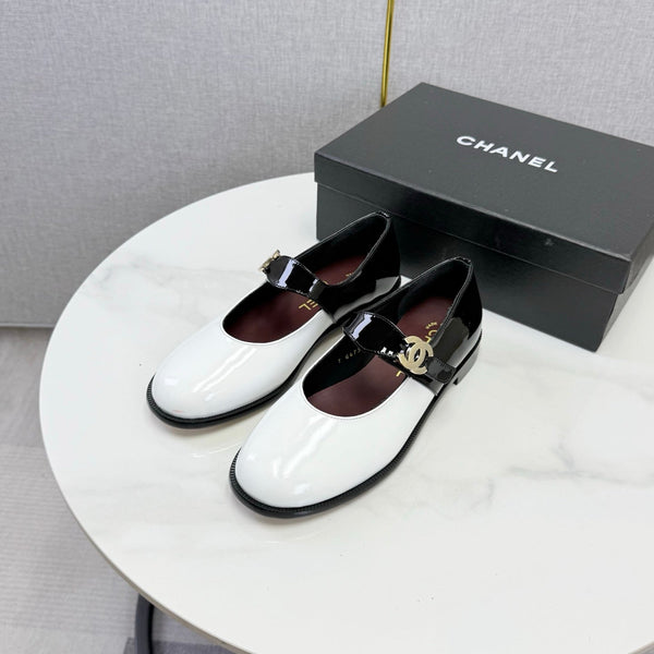 CC 26s Mary Jane Flats Black White Patent Leather 904498