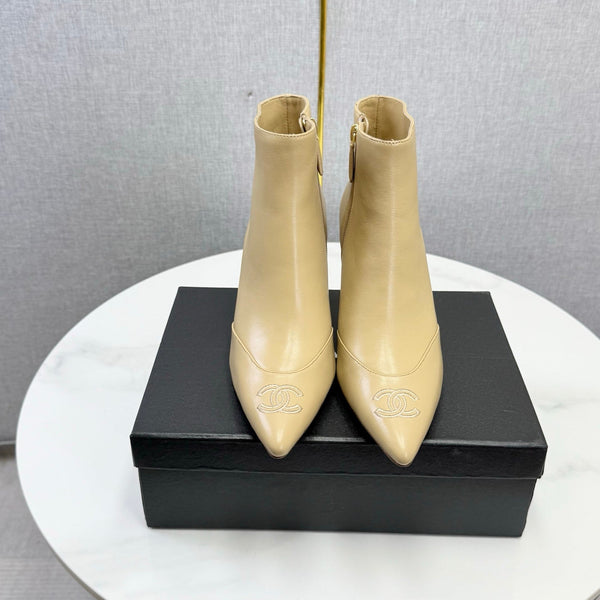 CC 26s Pointed-Toe Stiletto Ankle Boots Beige Cowhide 972793