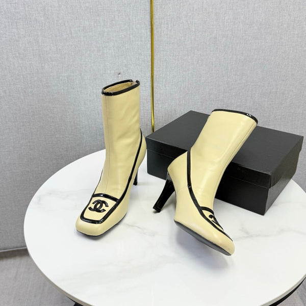 CC 26s Silhouette Ankle Boots Beige Black Sheepskin 972814
