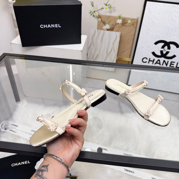 CC 2026 Pearl Slide White Satin Leather 692023