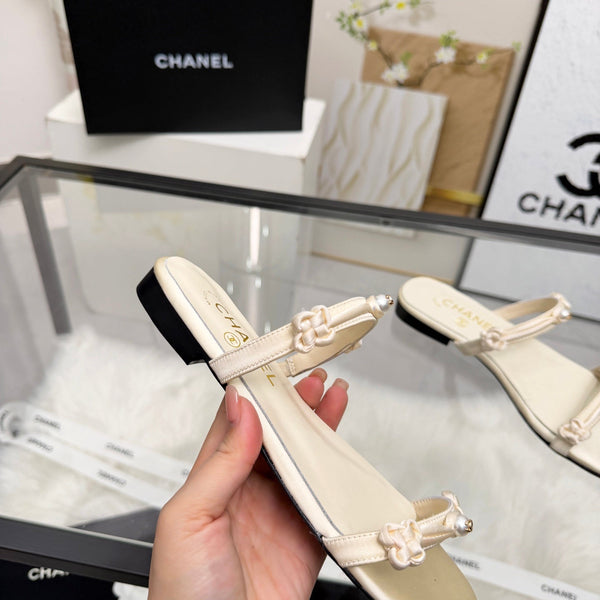 CC 2026 Pearl Slide White Satin Leather 692023