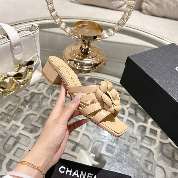 CC Camellia Slip-On Mules Beige Sheepskin 735980
