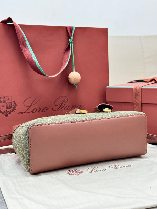 LP Extra Pouch L27 Muted Pink Cashmere Calfskin 282224